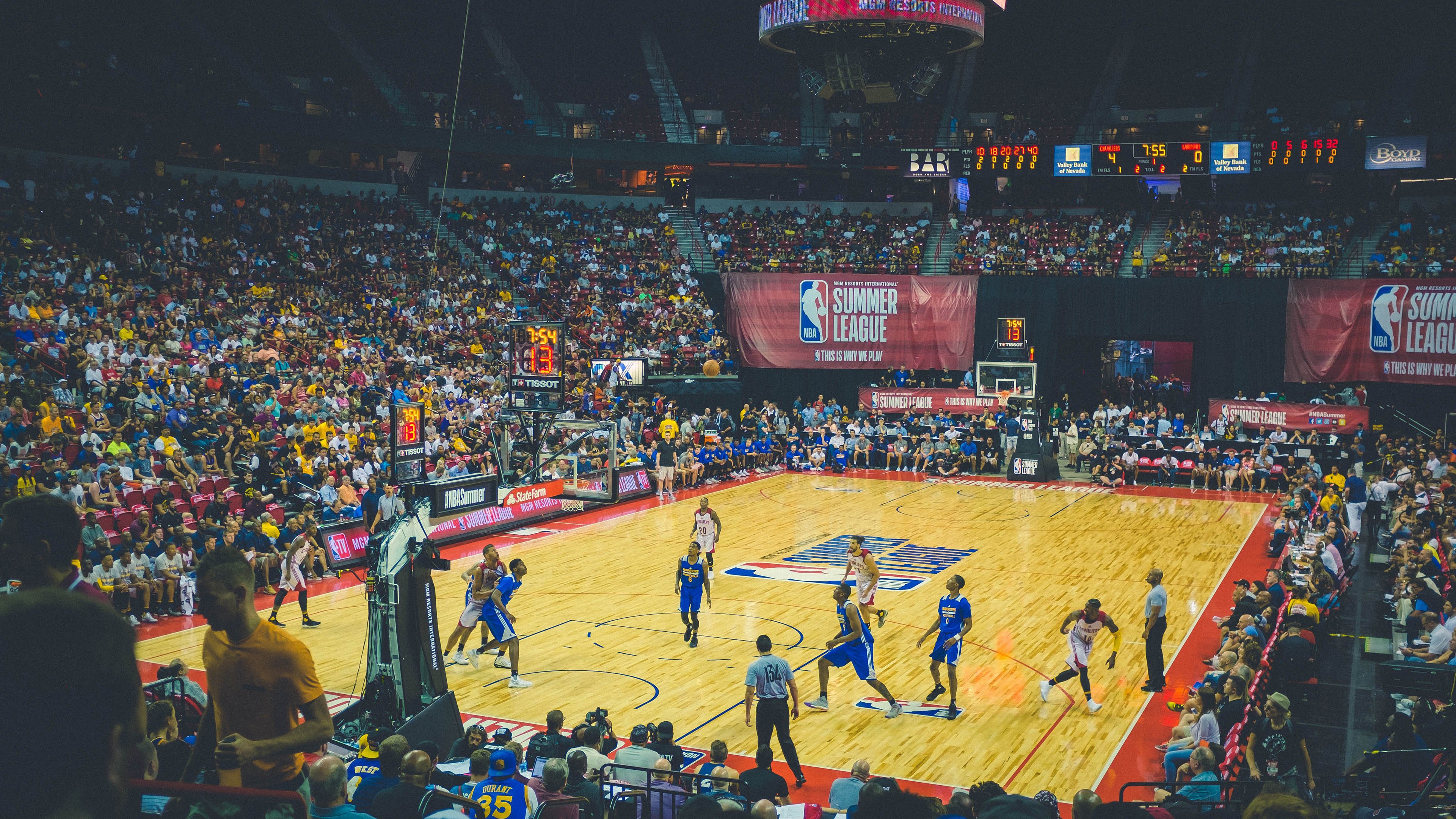 英超桑德兰对阵埃弗顿：黑猫黑马齐力争上游，桑德兰比分